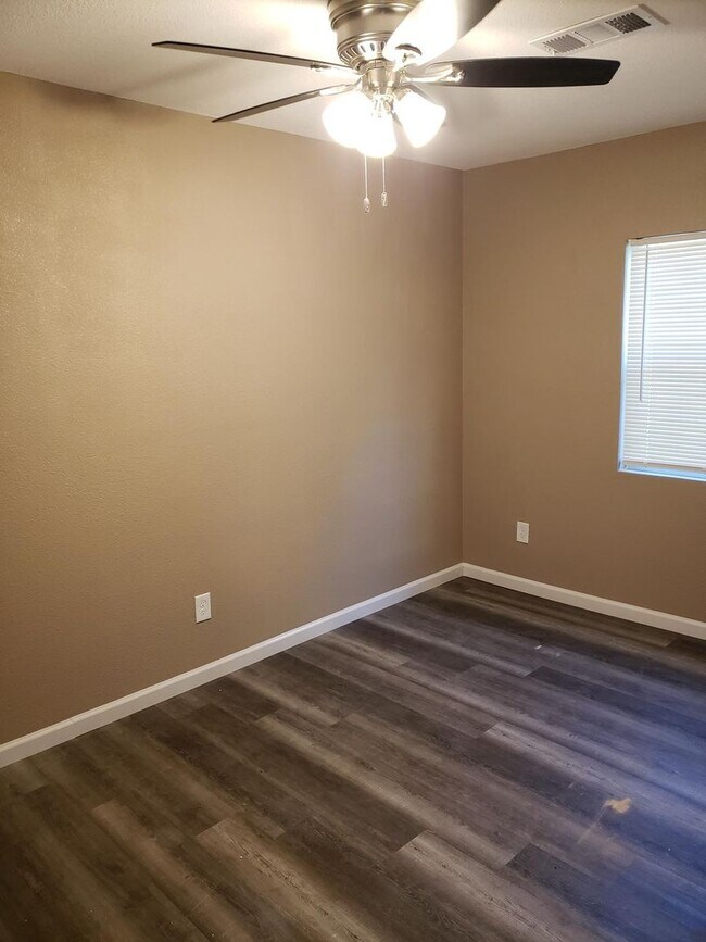 Building Photo - Newly Remodeled 2 bed, 1 bath