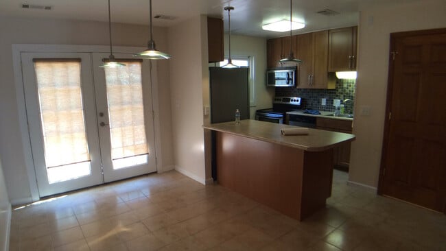 Building Photo - Blacksburg 2 Bedroom Townhouse- Available in July 2025