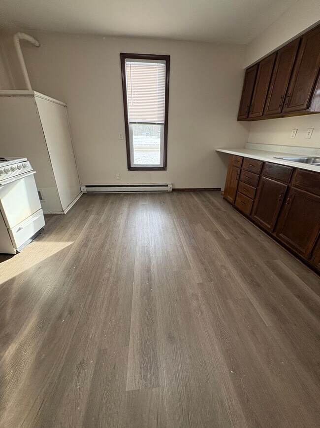 Building Photo - THR -03- Galesville