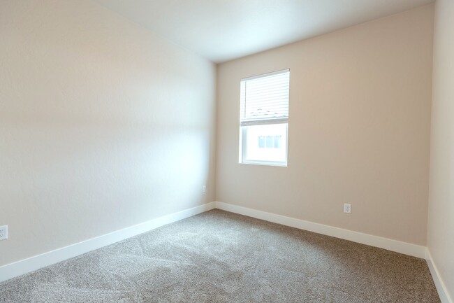 Building Photo - Brand new Townhomes