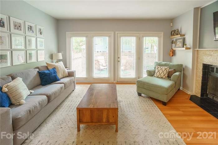 Building Photo - 423 W 8th St