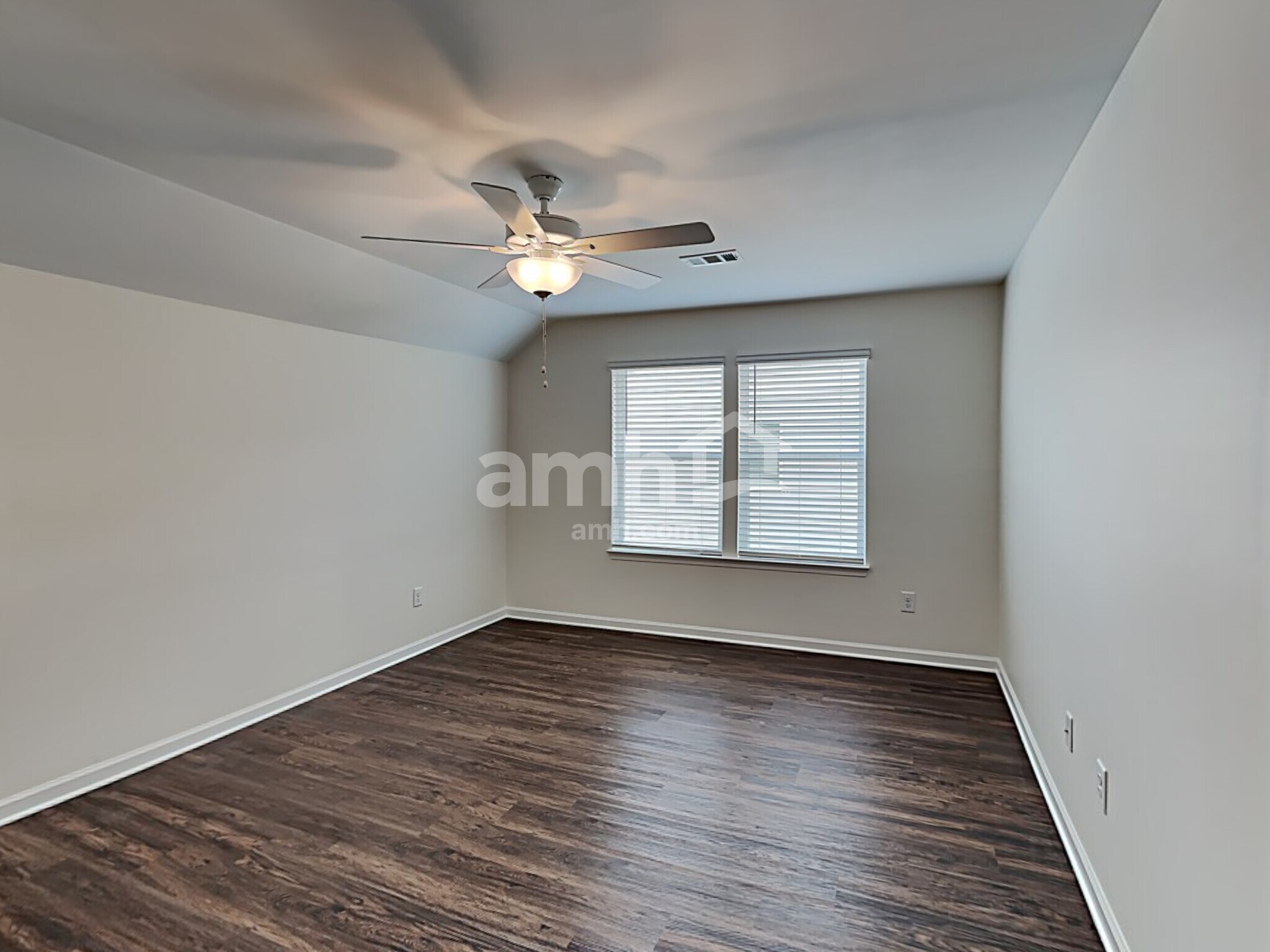 Building Photo - 136 Ivy Brook Dr