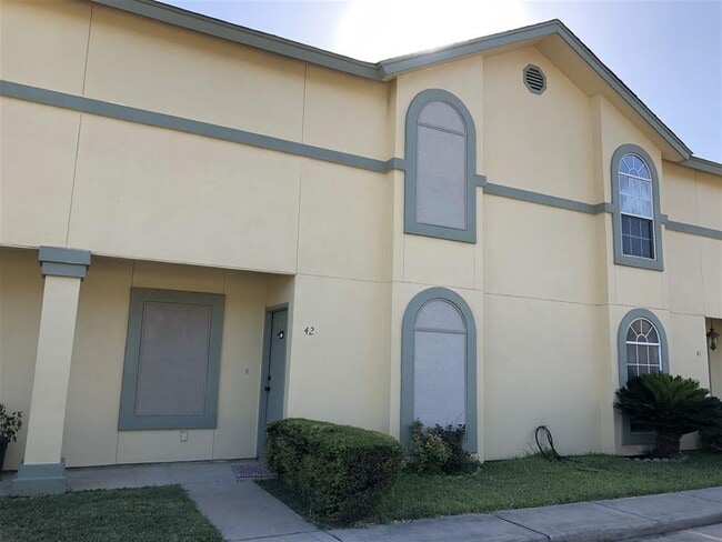 Primary Photo - 1000 Ranchway Dr