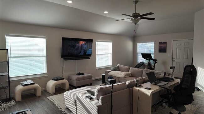 Building Photo - 5659 Sabbia Dr