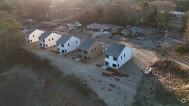 Building Photo - Brand New Community! Chestnut Hills in Sen...