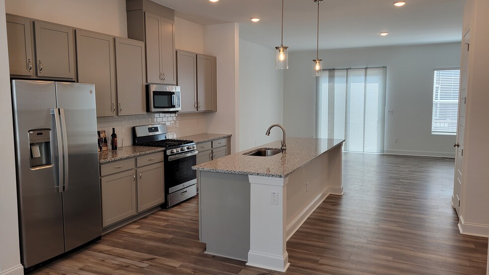 Kitchen - - 506 Village Branch Ln