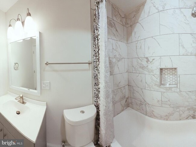 Building Photo - 714 Dolphin St