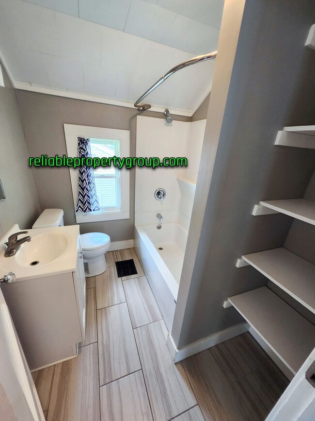 Building Photo - New Listing in Fort Wayne