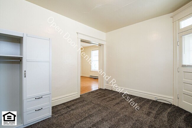 Building Photo - 608 Anderson Ave