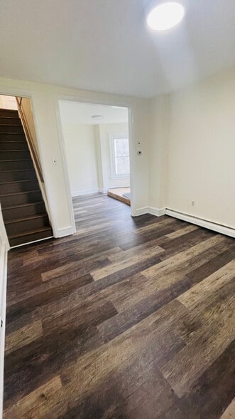 Building Photo - 825 Maple Ave