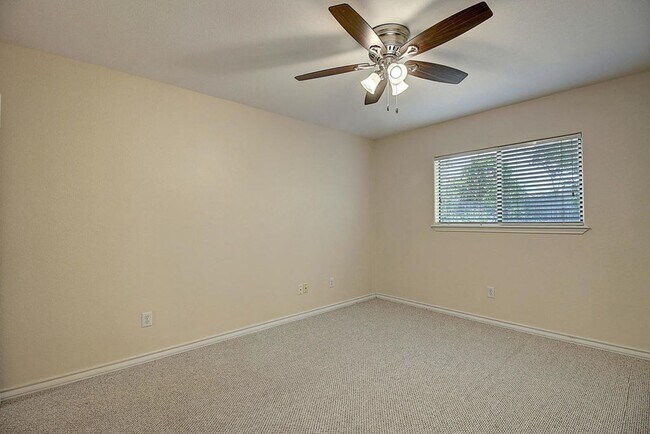Building Photo - 3805 Julia Cir