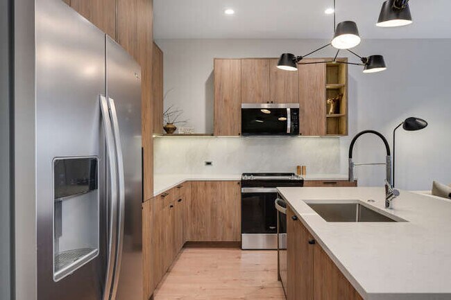 Building Photo - 1257 N Ashland Ave