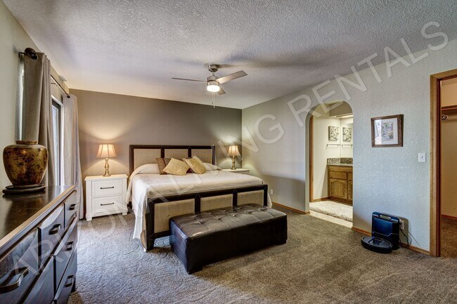 Building Photo - FURNISHED AVAILABLE LONG TERM