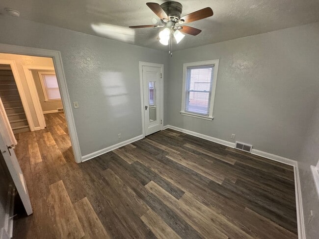 Building Photo - 3 bedroom, 2 bath House with 2 car detached garage