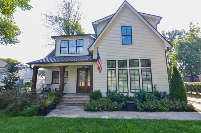 Primary Photo - Fully Furnished in Downtown Franklin