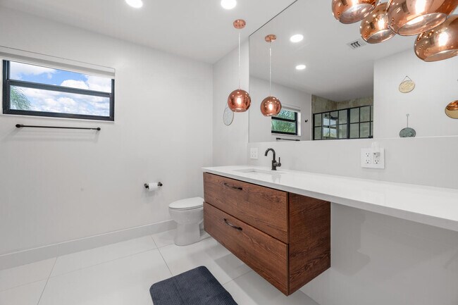 Building Photo - 1742 Harborside Cir