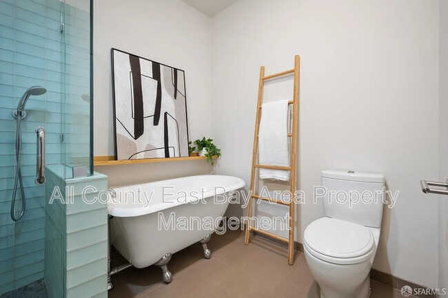 Building Photo - 1018 4th Ave