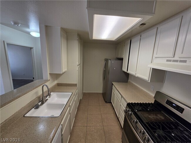 Building Photo - 4865 S Torrey Pines Dr