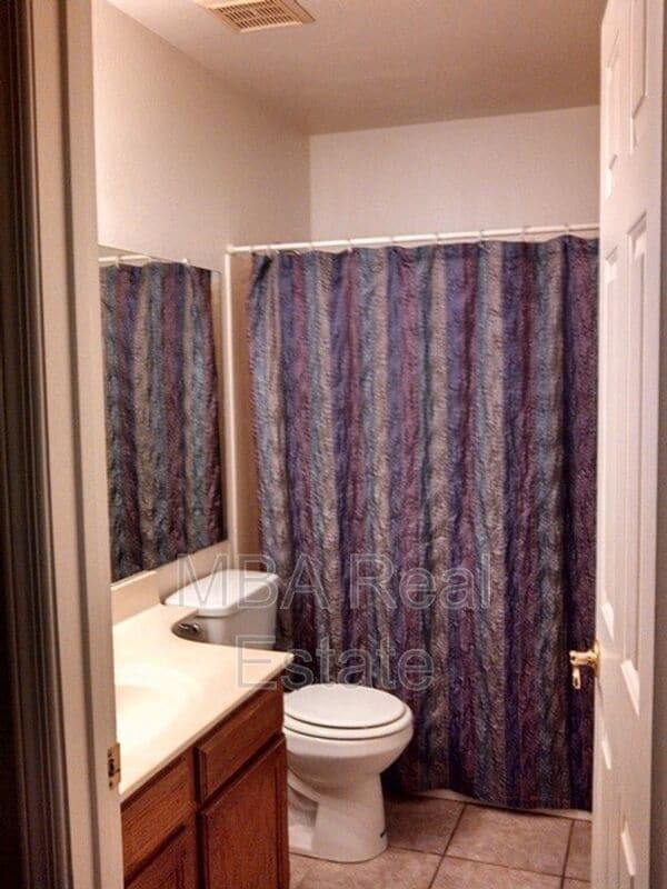 Building Photo - 2211 E Forge Ave