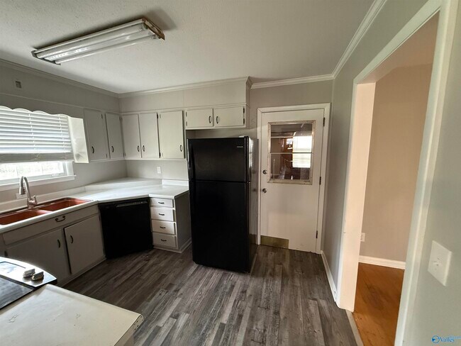 Building Photo - 3205 Lewisburg Dr NW