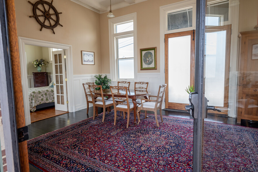 dining room - 440 Shore Rd