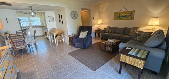 Building Photo - 1117 Fawn Drive – Townhome in Surfside, Long Term Rental!