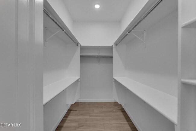 Building Photo - 781 Cedarwood Ave