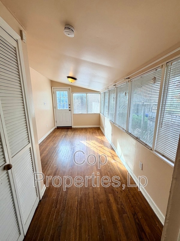 Building Photo - 118 Field Crest Dr