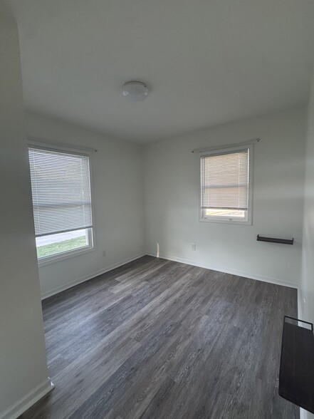 Building Photo - 2115 Oakwood Ave NE