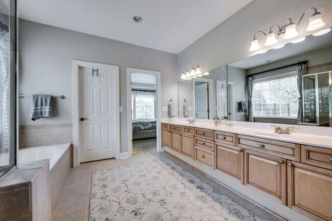 Building Photo - 4 Bedroom, 3.5 Bathroom Executive Home with Fenced Yard and 3 Car Garage.