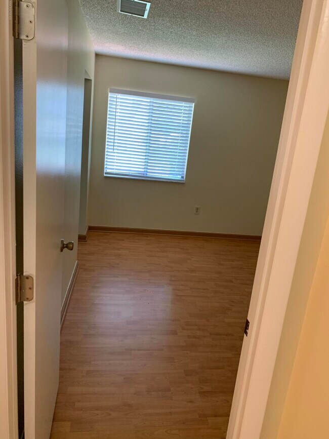 Building Photo - 1000 Abada Ct NE
