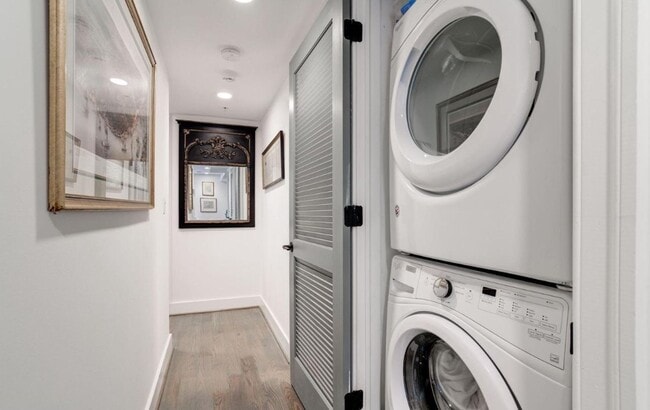 Building Photo - Glover Park Beauty with Parking