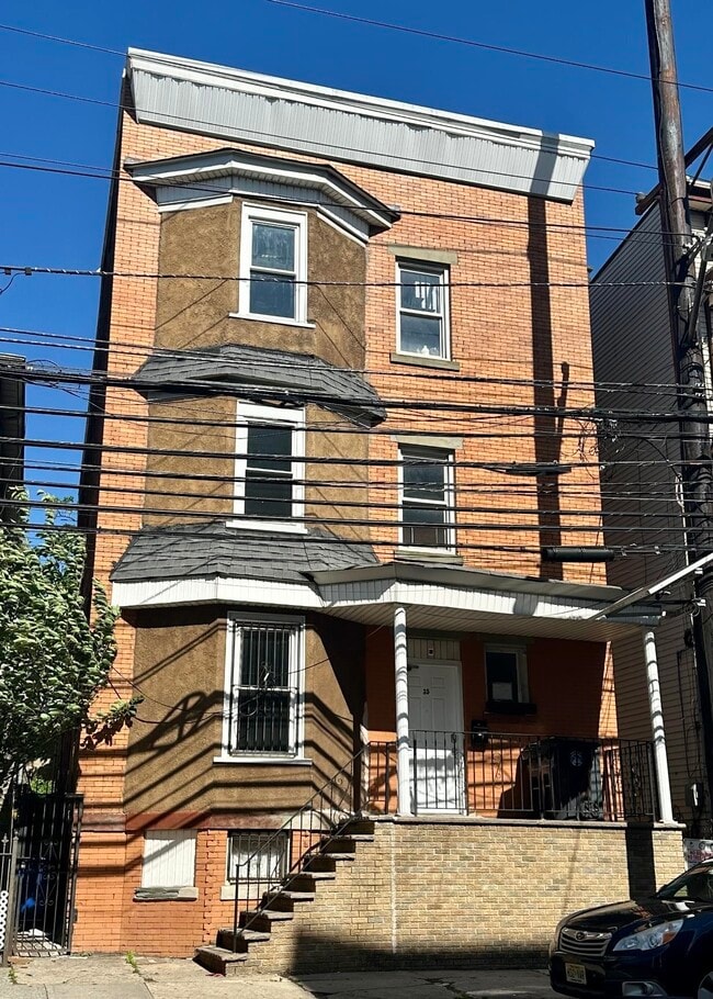 Primary Photo - 35 Norfolk St