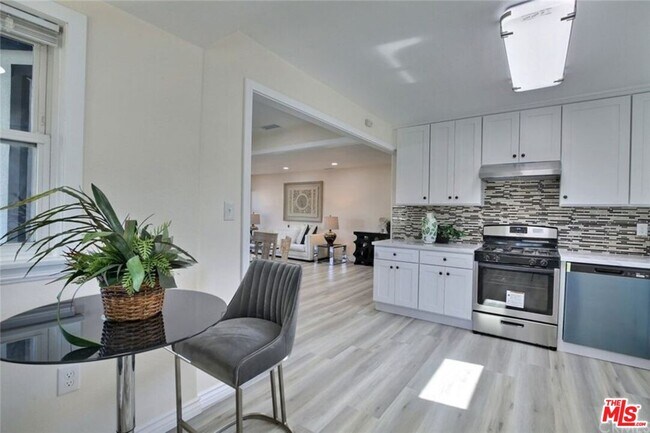 Building Photo - 4014 Verdugo View Dr