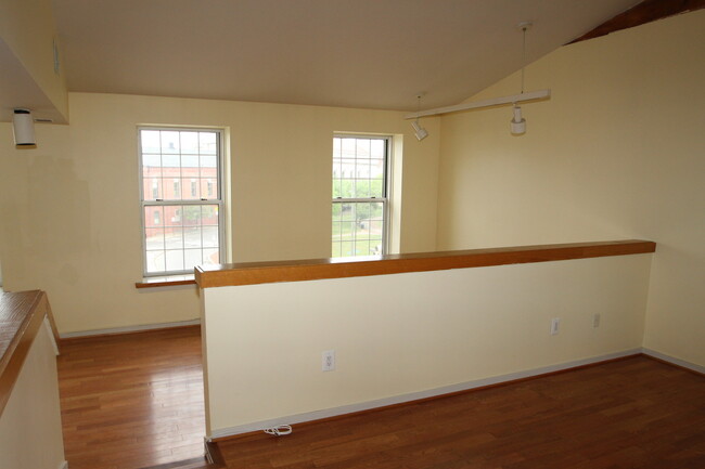 Building Photo - Amazing Canton Studio Condo CAC, W/D & par...