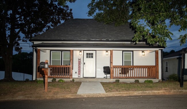 Building Photo - 330 Macon Ave
