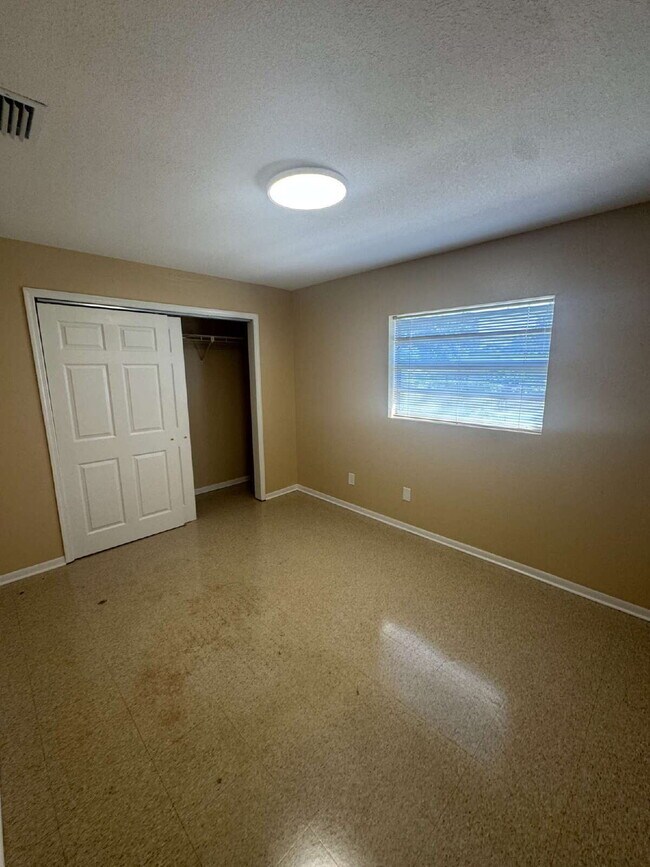 Building Photo - 5222 Bogdonoff Dr