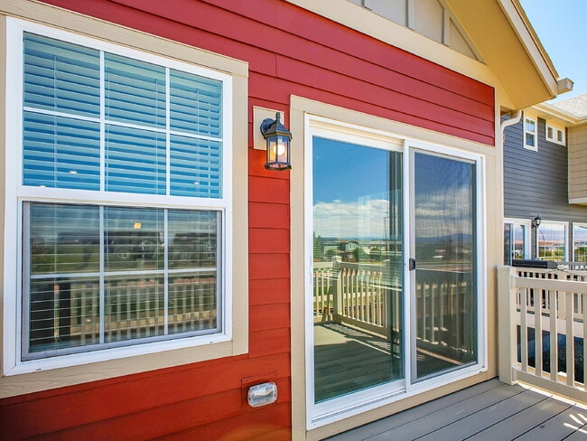 Building Photo - $3,295, 3 bed, 3 bath, located in Erie