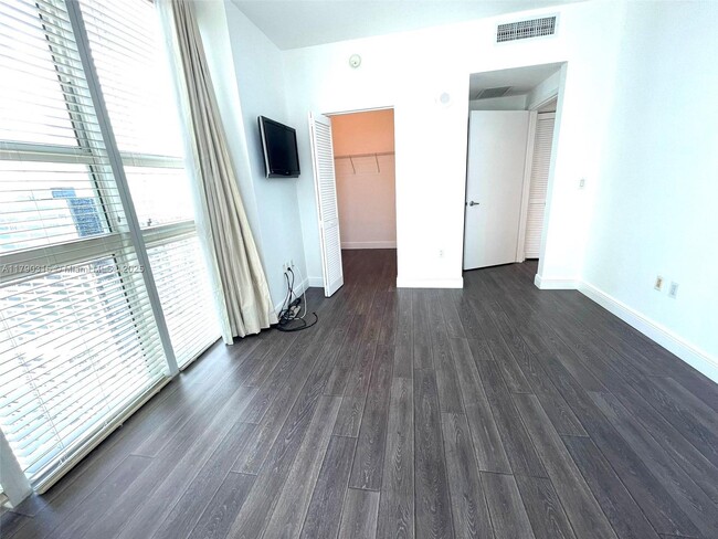 Building Photo - 951 Brickell Ave