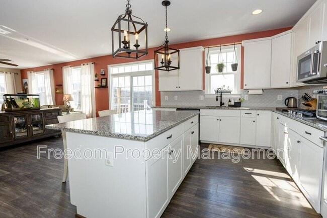 Building Photo - 2425 Morgans Point Dr