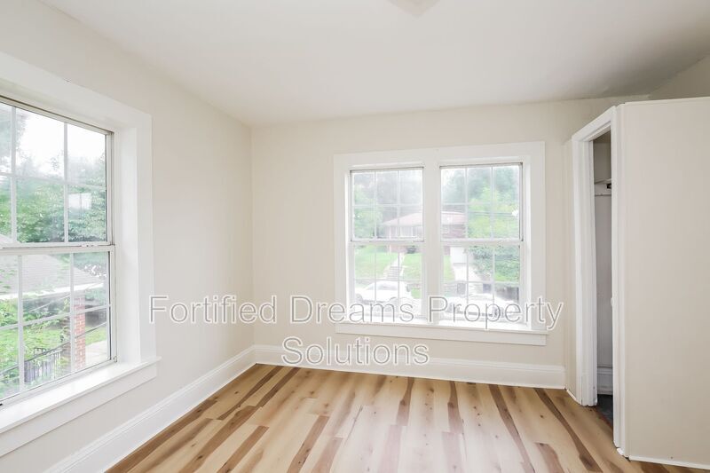 Building Photo - 2218 Greenway Ave NW