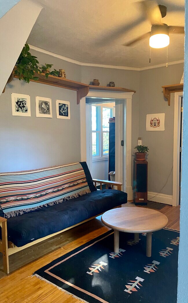 Main living room w/doorway to the front porch - 1301 E 7th St