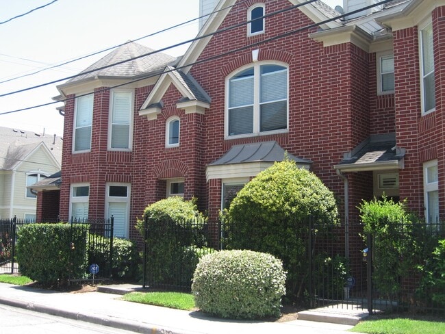 Building Photo - 2104 Gillette St