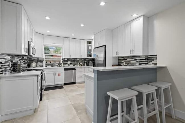 Building Photo - 1949 Windward Dr