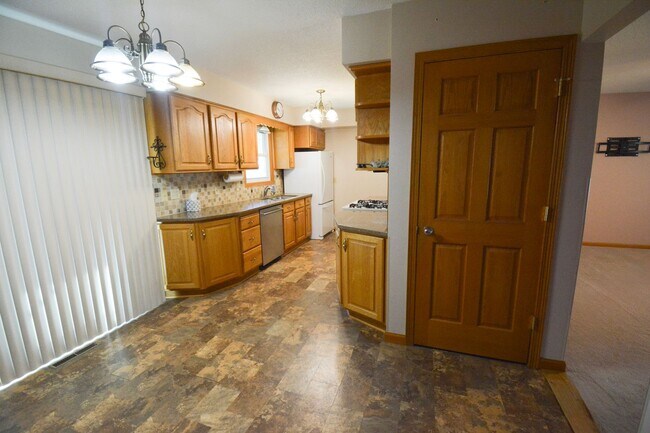 Building Photo - 4 Bed, 2 Bath Home for Rent – Great Location Near Schools