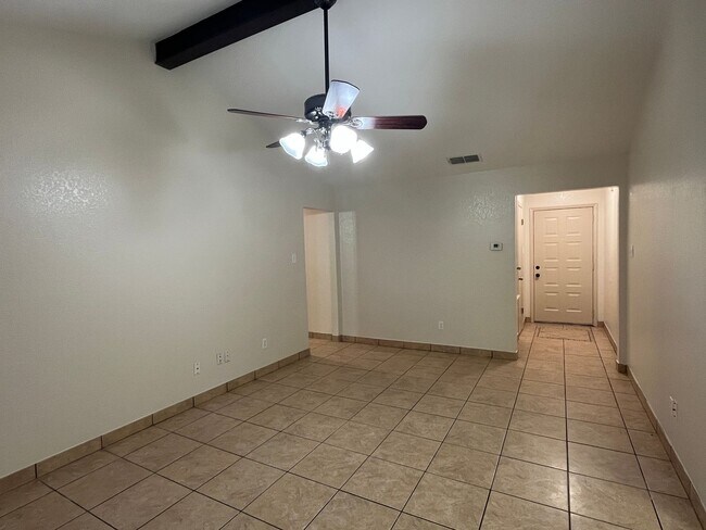 Building Photo - 2846 Blue Grass Dr