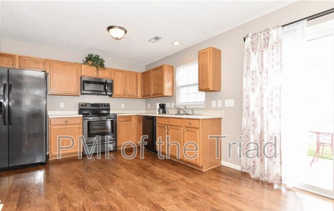 Building Photo - 116 Breezeway Ln