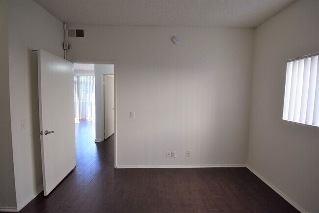 Building Photo - 11315 Moorpark St