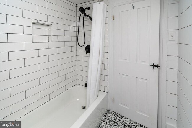 Building Photo - 180 Municipal Rd