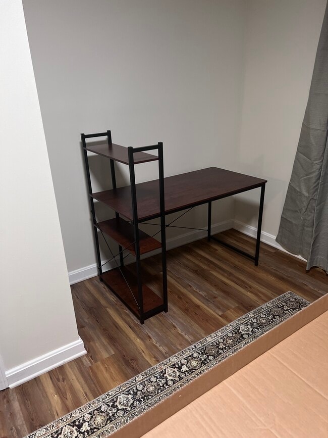 Building Photo - 735 Oakwood Rd